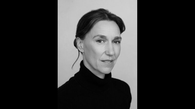c. Julie Artacho