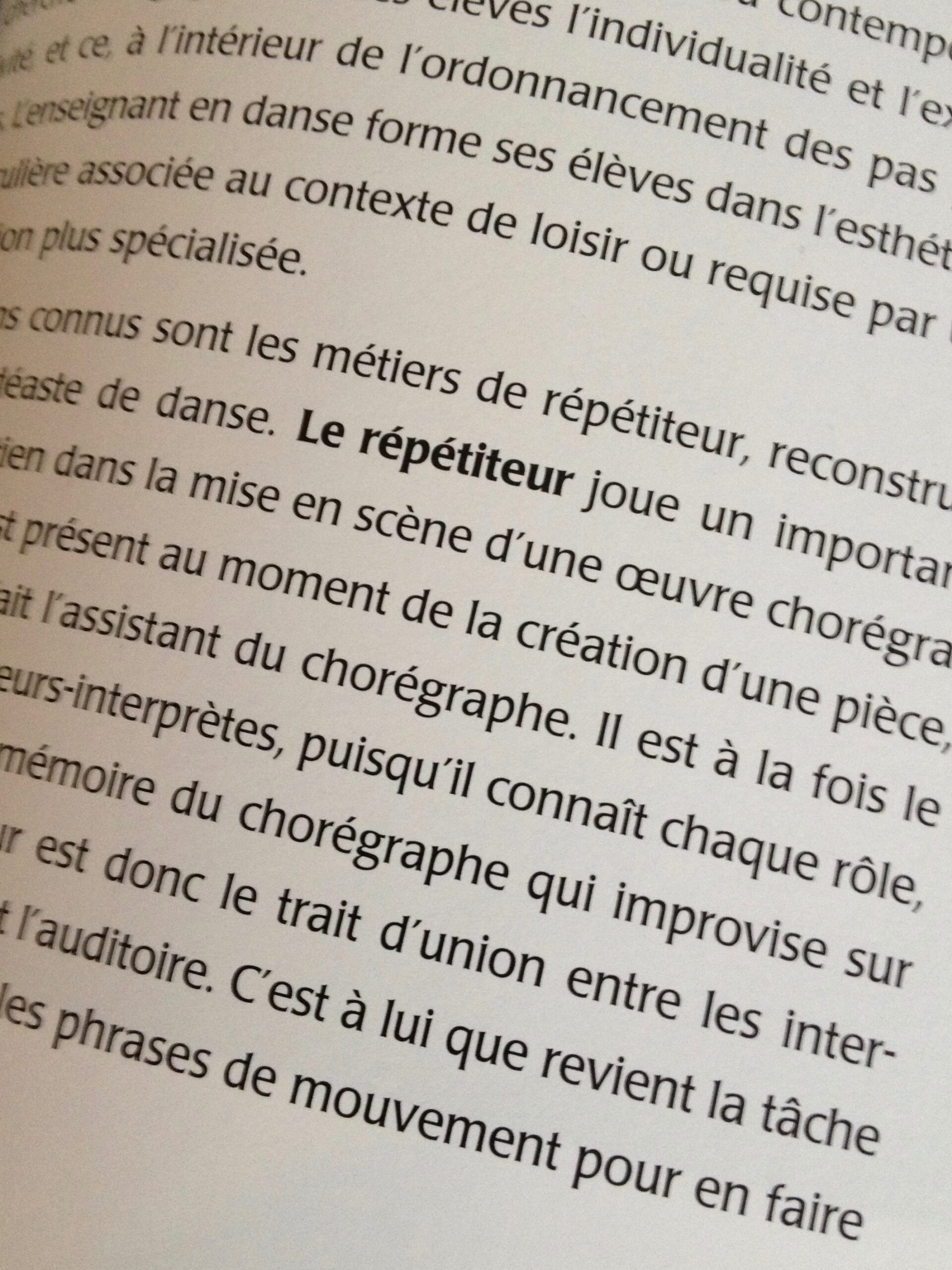 Une des rares mentions du métier de répétiteur dans un ouvrage sur la danse québécoise « La danse comme paysage » d'Iro Valaskakis Tembeck, 2001, p.97